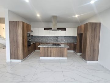 Renta esta espectacular casa en Coto Alemán, Valle Imperial, Zapopan