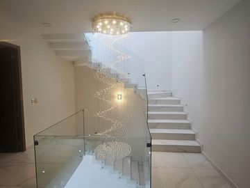 Renta esta espectacular casa en Coto Alemán, Valle Imperial, Zapopan
