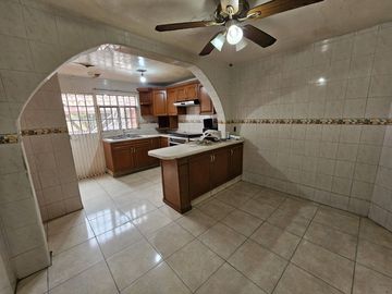 COL. MONUMENTAL CASA EN VENTA TIPO DUPLEX CON EXCELENTE UBICACIÓN