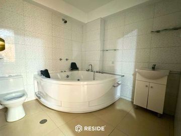 Dúplex en venta en San Isidro con 3 dormitorios, 172 m², balcón y jacuzzi