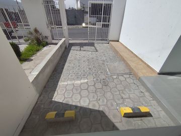 ✅CASA ESQUINERA LISTA DOS PLANTAS CON TERRAZA. (San Antonio de Pichincha)