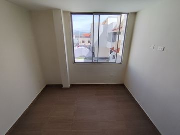 ✅CASA ESQUINERA LISTA DOS PLANTAS CON TERRAZA. (San Antonio de Pichincha)