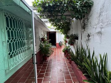 CASA EN VENTA EN CRESPO SECTOR RESIDENCIAL CON EXCELENTE UBICACIÓN