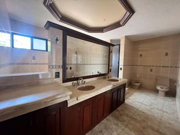CASA EN VENTA DE LUJO EN REMATE EN BALCONES DEL CAMPESTRE EN LEON, GTO