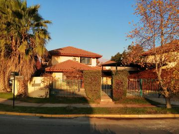 CASA EN VENTA 330 M² - PARQUE LA HACIENDA - PEÑALOLÉN METRO QUILIN (Cód 163)