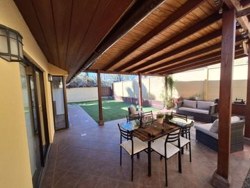CASA EN VENTA 330 M² - PARQUE LA HACIENDA - PEÑALOLÉN METRO QUILIN (Cód 163)