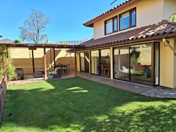 CASA EN VENTA 330 M² - PARQUE LA HACIENDA - PEÑALOLÉN METRO QUILIN (Cód 163)