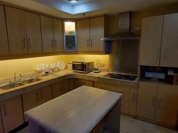 FOR SALE: 3BR PENTHOUSE CONDO AT ALEXANDRA