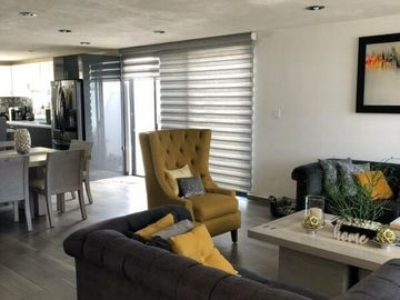CASA EN VENTA EN LOMAS DE ANGELOPOLIS