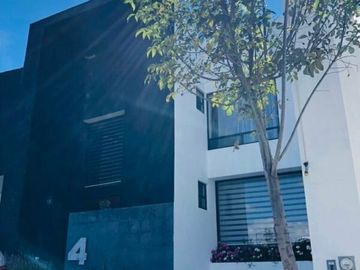 CASA EN VENTA EN LOMAS DE ANGELOPOLIS
