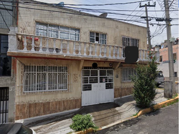Venta de Casa en Remate, con gran ubicación cerca del Hospital Pediátrico Tacubaya, Col. Bellavista, Álvaro Obregón, CDMX