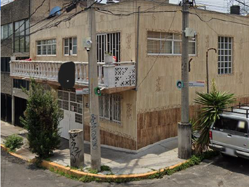 Venta de Casa en Remate, con gran ubicación cerca del Hospital Pediátrico Tacubaya, Col. Bellavista, Álvaro Obregón, CDMX