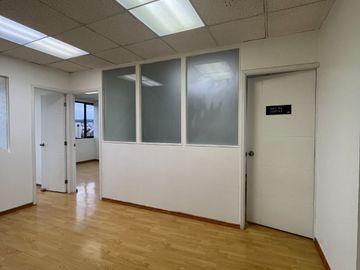 Espaciosa oficina en venta - 6to piso Av. Colón