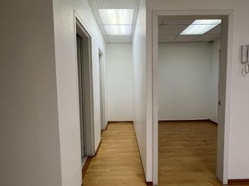 Espaciosa oficina en venta - 6to piso Av. Colón