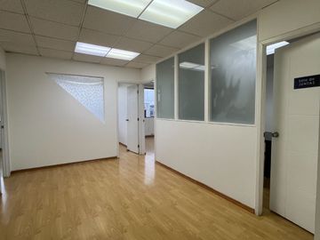 Espaciosa oficina en venta - 6to piso Av. Colón