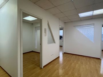 Espaciosa oficina en venta - 6to piso Av. Colón