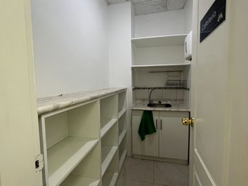 Espaciosa oficina en venta - 6to piso Av. Colón