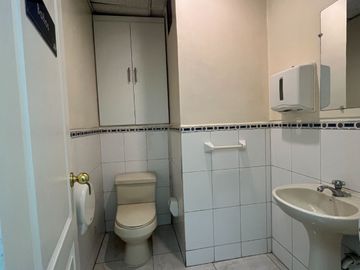 Espaciosa oficina en venta - 6to piso Av. Colón