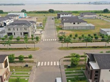 Venta de  terreno en Isla Celeste
