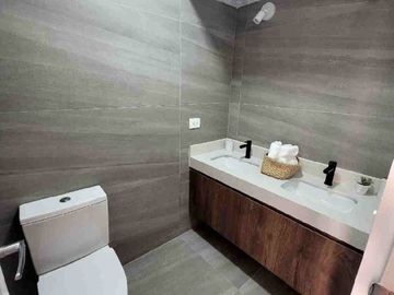 Venta de Moderno Departamento en  Miraflores