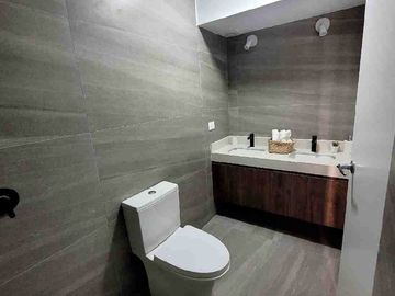 Venta de Moderno Departamento en  Miraflores