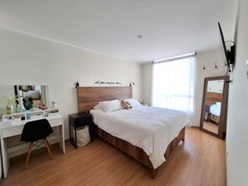 Vendo Dpto. de 3 Dorm. con balcón + Cochera en 10mo. Piso, con Ascensor en Magdalena