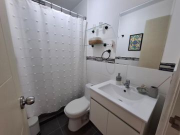Vendo Dpto. de 3 Dorm. con balcón + Cochera en 10mo. Piso, con Ascensor en Magdalena