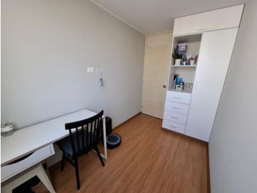 Vendo Dpto. de 3 Dorm. con balcón + Cochera en 10mo. Piso, con Ascensor en Magdalena