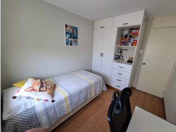 Vendo Dpto. de 3 Dorm. con balcón + Cochera en 10mo. Piso, con Ascensor en Magdalena