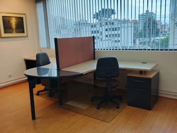 Venta oficina amoblada en primer piso - Av. Colón zona financiera