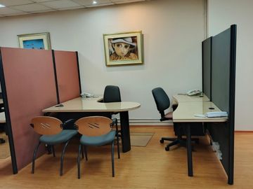 Venta oficina amoblada en primer piso - Av. Colón zona financiera