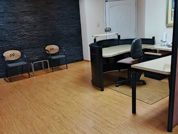 Venta oficina amoblada en primer piso - Av. Colón zona financiera