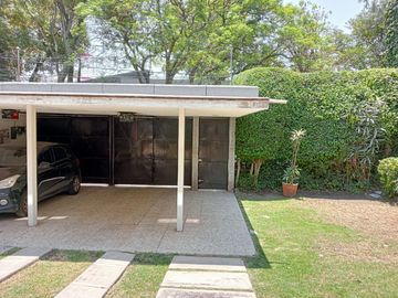 Casa en venta de 4 recámaras zona Lomas de San Angelín