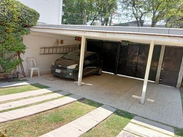 Casa en venta de 4 recámaras zona Lomas de San Angelín