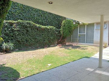 Casa en venta de 4 recámaras zona Lomas de San Angelín