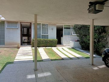 Casa en venta de 4 recámaras zona Lomas de San Angelín