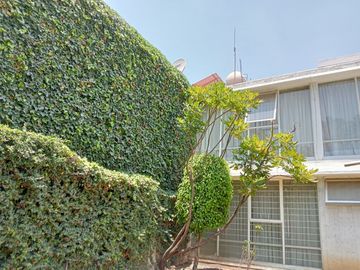 Casa en venta de 4 recámaras zona Lomas de San Angelín