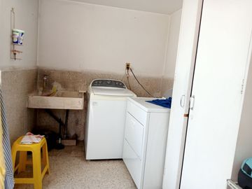 Casa en venta de 4 recámaras zona Lomas de San Angelín