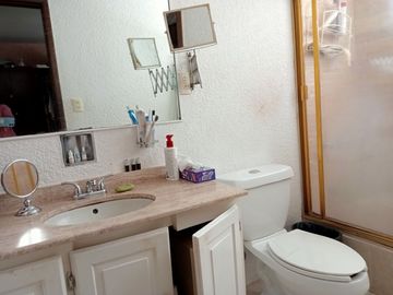 Casa en venta de 4 recámaras zona Lomas de San Angelín