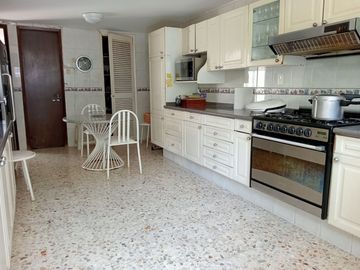 Casa en venta de 4 recámaras zona Lomas de San Angelín