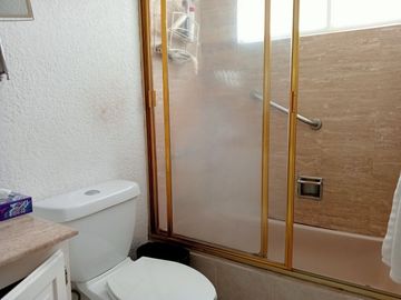 Casa en venta de 4 recámaras zona Lomas de San Angelín