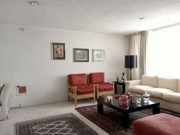 Casa en venta de 4 recámaras zona Lomas de San Angelín