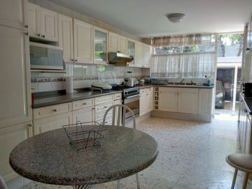 Casa en venta de 4 recámaras zona Lomas de San Angelín
