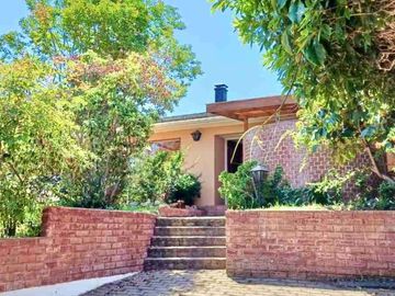SE VENDE HERMOSA CASA EN REÑACA SECTOR LOS ALMENDROS UF 10000 VIÑA DEL MAR