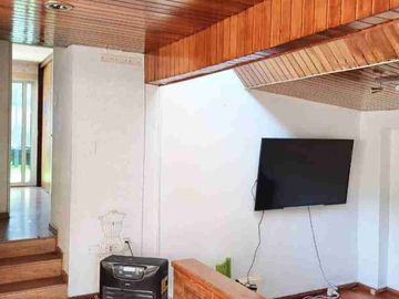 SE VENDE HERMOSA CASA EN REÑACA SECTOR LOS ALMENDROS UF 10000 VIÑA DEL MAR
