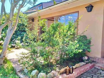 SE VENDE HERMOSA CASA EN REÑACA SECTOR LOS ALMENDROS UF 10000 VIÑA DEL MAR
