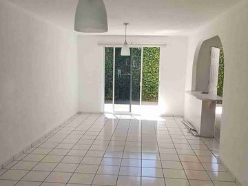 Juriquilla  casa en Venta en condominio con alberca a unos pasos de La Comer Juriquilla y Universidad del Valle de Mexico