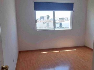 Juriquilla  casa en Venta en condominio con alberca a unos pasos de La Comer Juriquilla y Universidad del Valle de Mexico