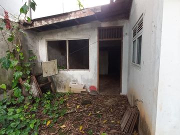 Rumah Lama Masuk Gang Area Jalan Pinang, 150 Meter Ke Pinang Raya