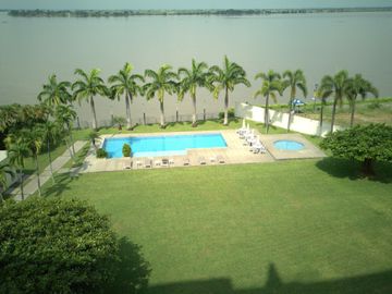 En venta departamento de 3 dormitorios en Mocoli Blue Bay, Samborondón .(JP)